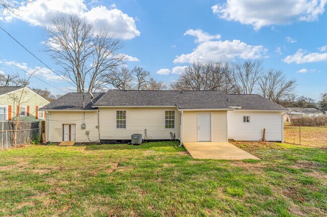 Building Photo - 2407 Webster Ct