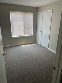 Building Photo - 220 Elm St