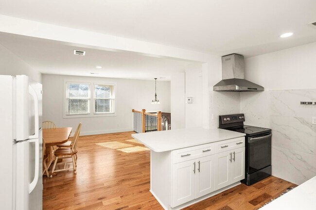 Building Photo - 312 Paragon Mills Rd