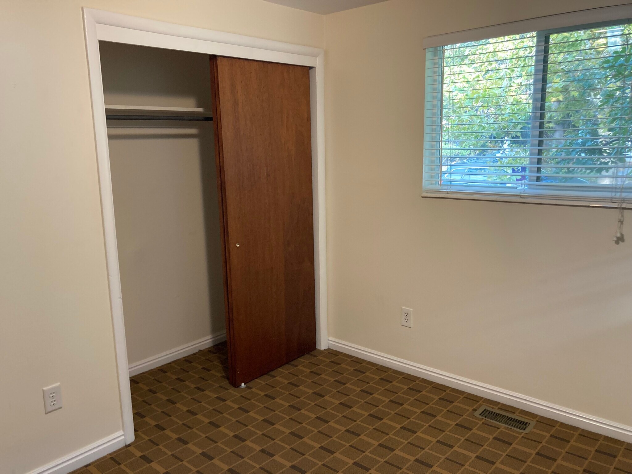 bedroom 1 - 922 S Lake St