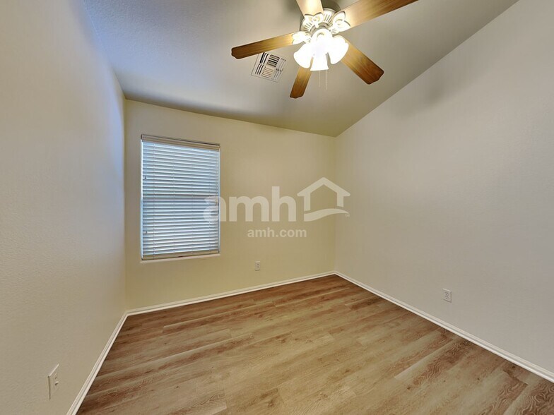 Building Photo - 2220 W Madre Del Oro Dr