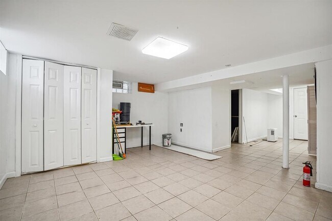 Building Photo - 292 New York Ave