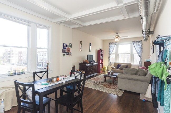 Building Photo - 1900 N Western Ave