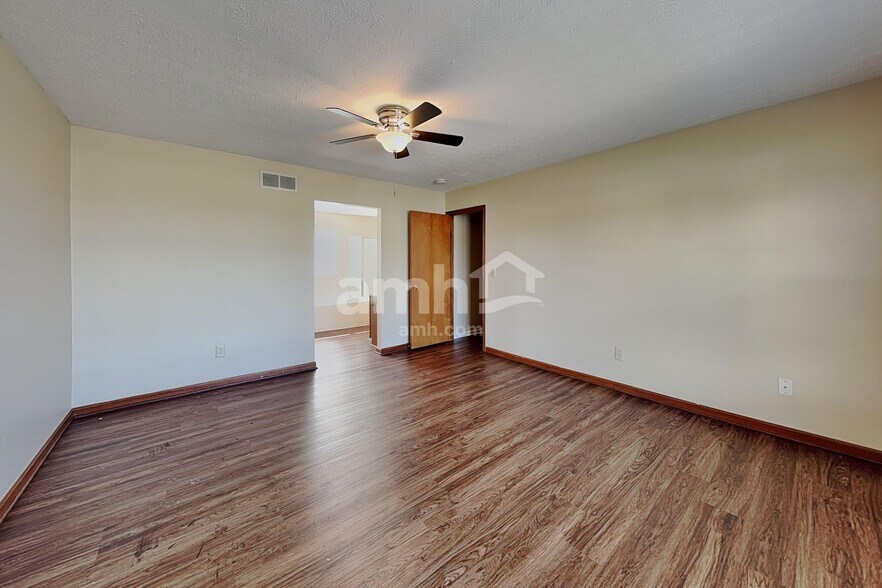 Building Photo - 12400 Bentwood Farms Dr