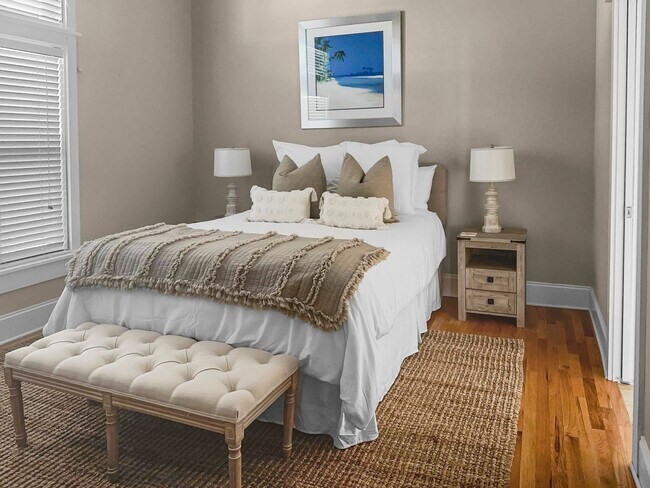 Building Photo - 50% off first months rent.  Open 3 bedroom...