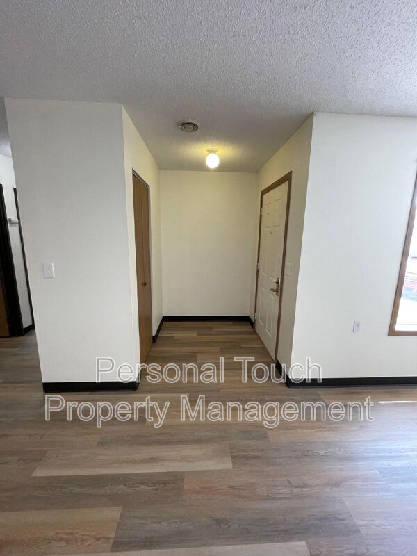 Building Photo - 435 22nd St E