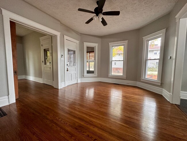 Building Photo - Updated 3-Bedroom Gem with Classic Charm a...