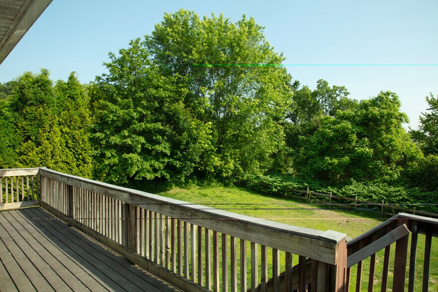 Building Photo - 64 King St