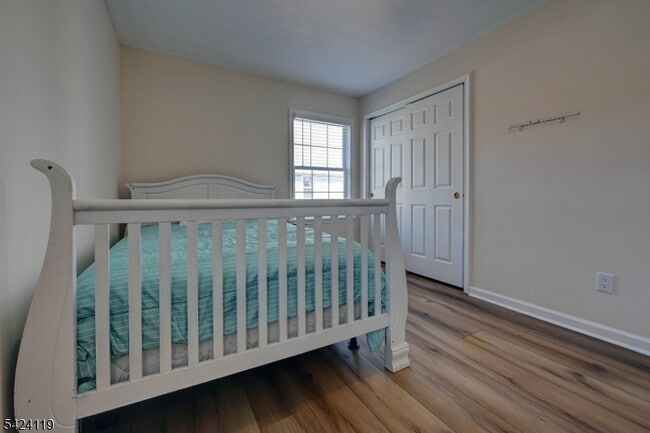 Building Photo - 31 Ashwood Ave