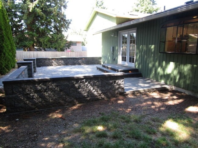 Building Photo - 1009 Chippewa Dr