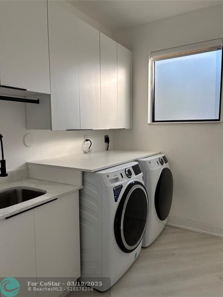 Building Photo - 2550 Jardin Terrace