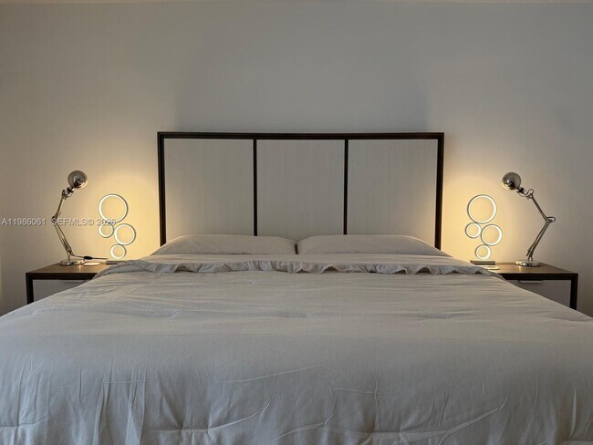 Building Photo - 20505 E Country Club Dr