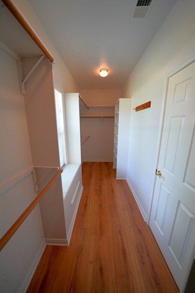 Building Photo - Beautifully Updated Home in Olympia Hills ...
