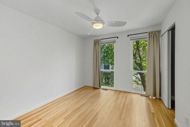 Building Photo - 237 G St SW