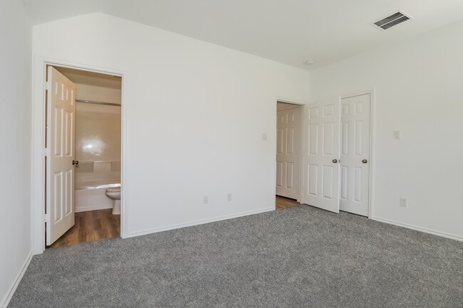 Building Photo - 11052 N Lake Mist Ln