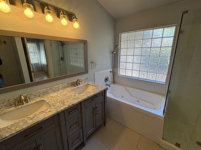 Building Photo - 5733 Hartson