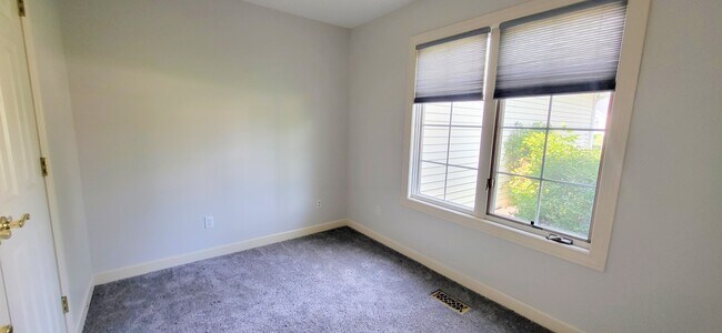 Building Photo - 3015 Hedgerow Pass