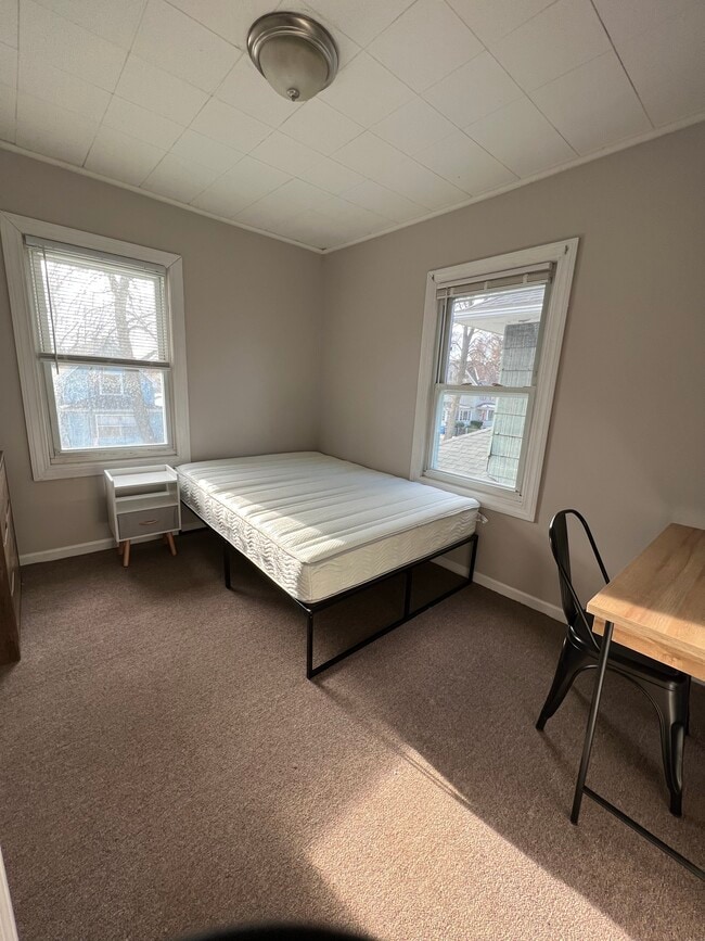 Building Photo - 126 Barton St