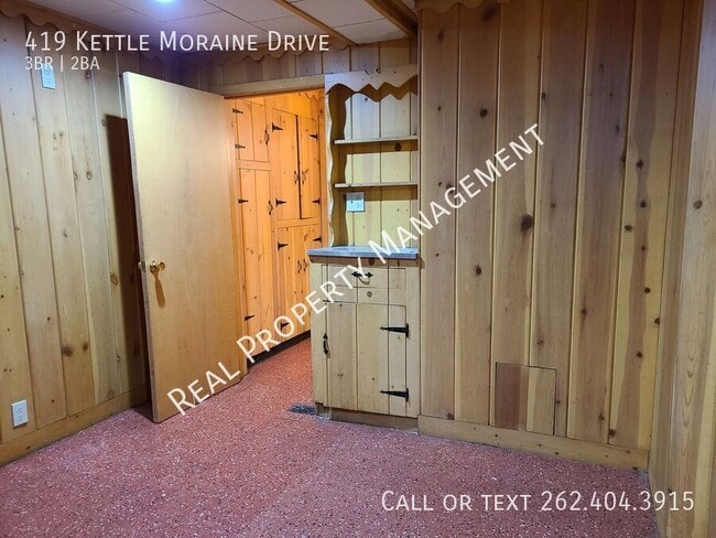 Building Photo - 419 Kettle Moraine Dr