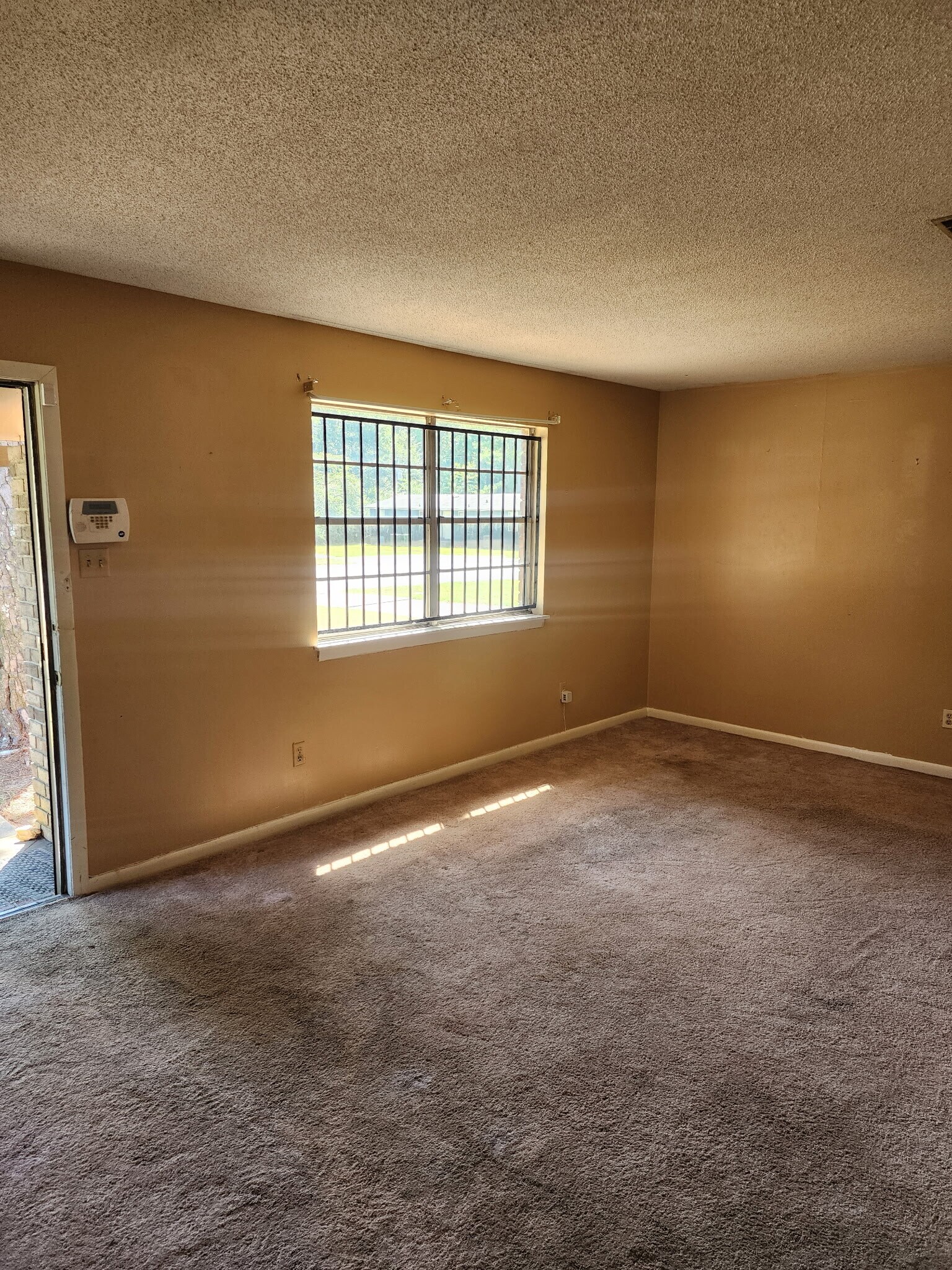 Building Photo - 2306 Dorchester Dr