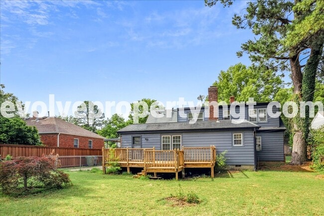 Building Photo - BEAUTIFUL EAST MEMPHIS 4/2!