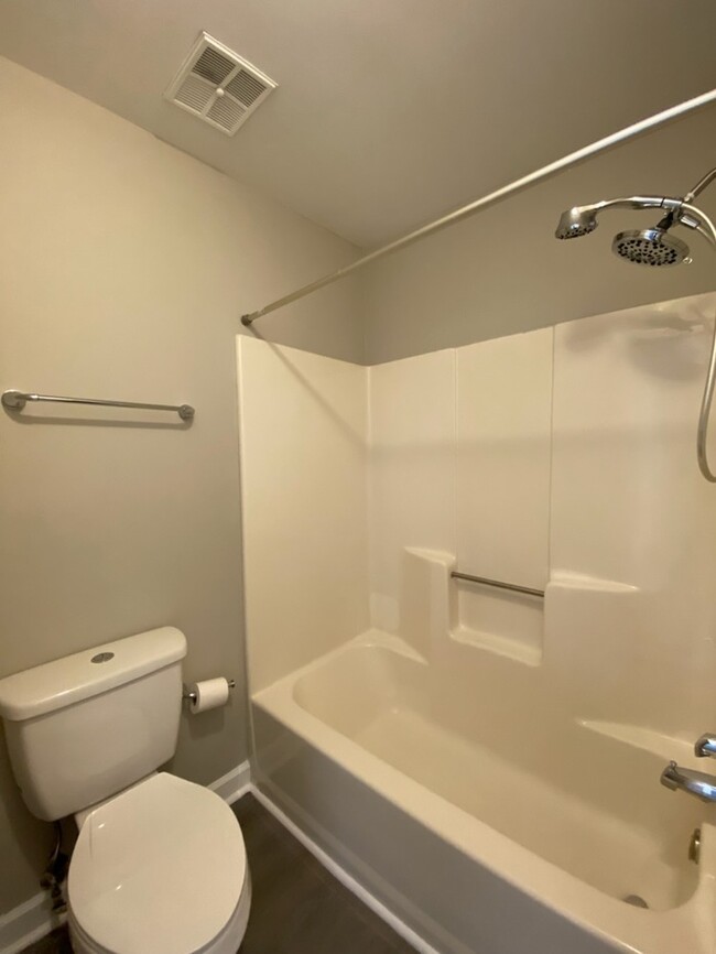 Building Photo - 2 Bedroom, 2 Bath condo