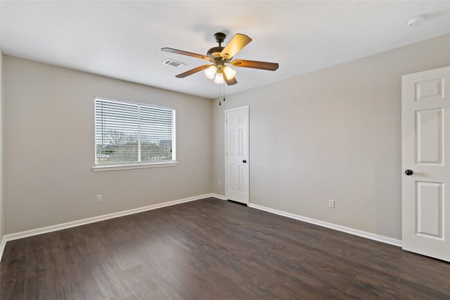 Building Photo - 3505 Stonegate Cir