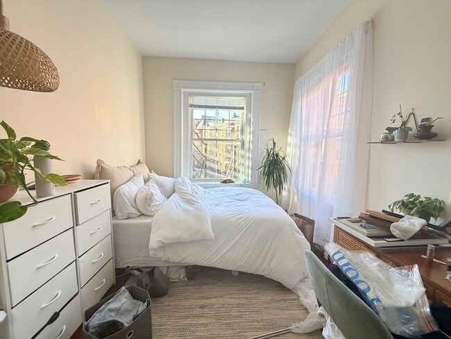 Building Photo - 2 Symphony Rd