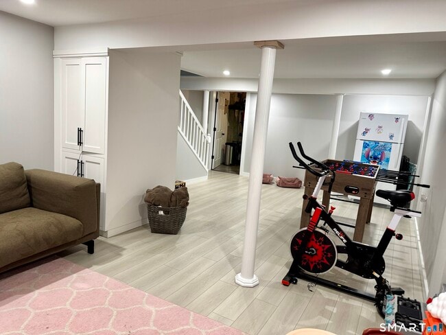 Building Photo - 25 Padanaram Rd