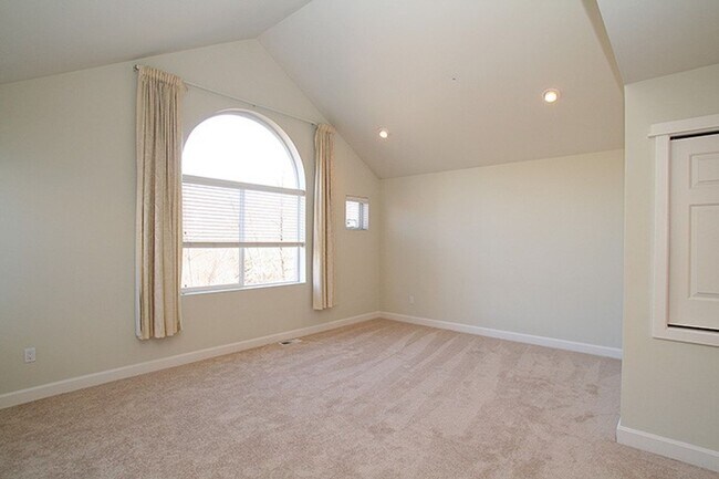 Building Photo - 3712 101st Way NE