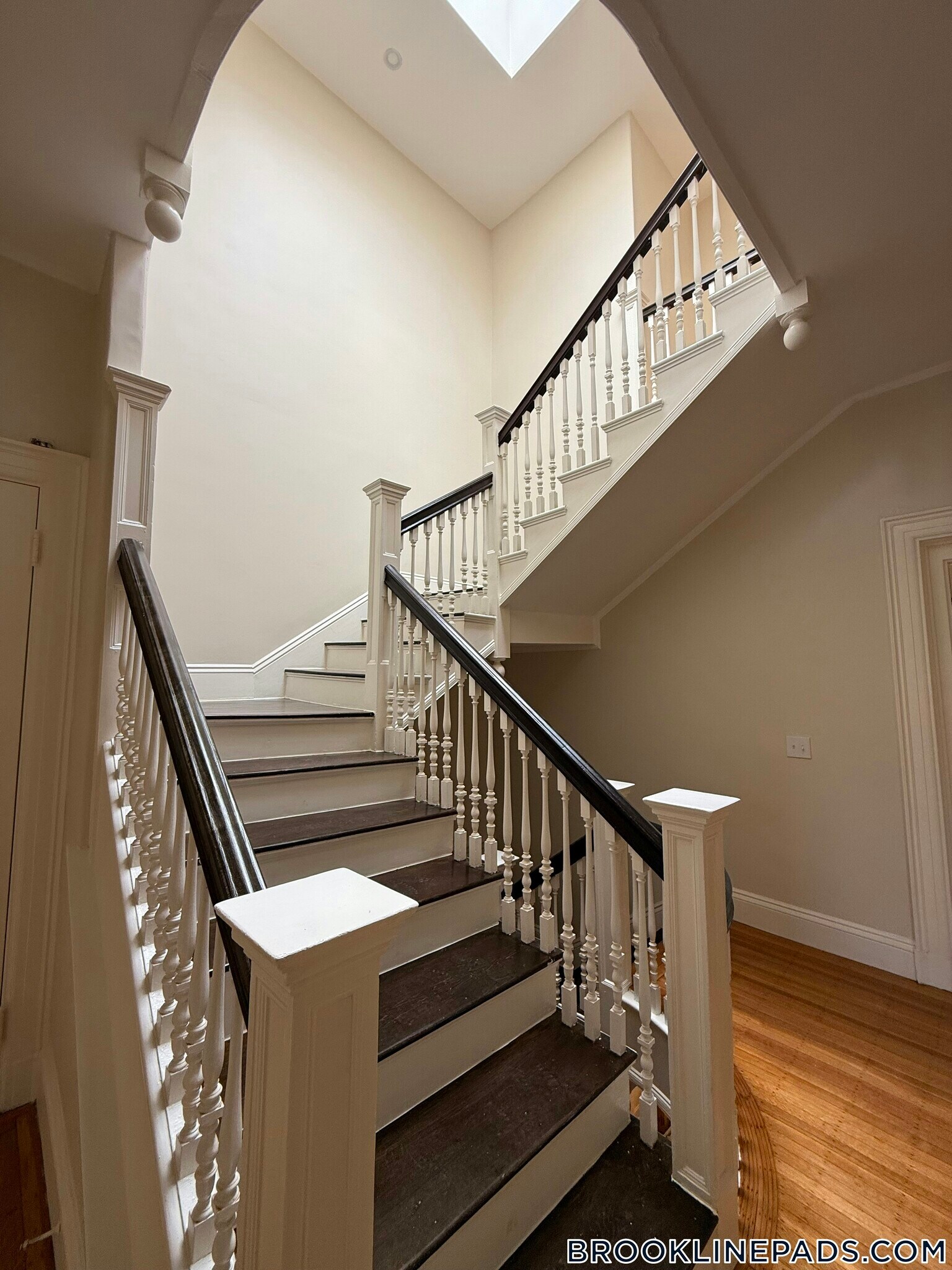 Building Photo - 1726 Beacon St