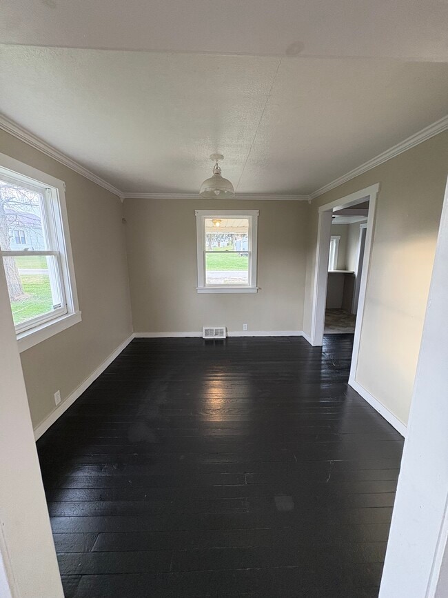 Building Photo - 1009 1st St