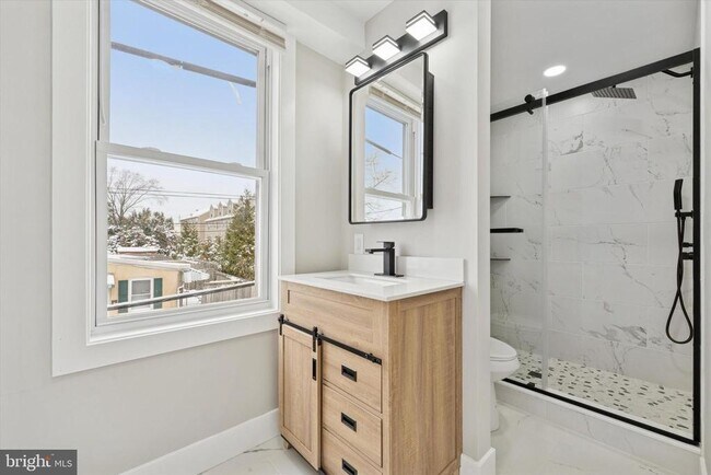 Building Photo - 417 W Elm St