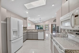 Building Photo - 7891 Sailing Shores Terrace