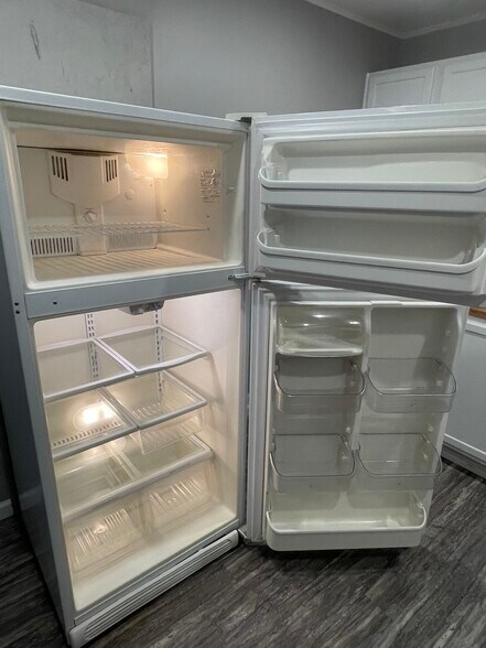 Building Photo - 1389 Broadway