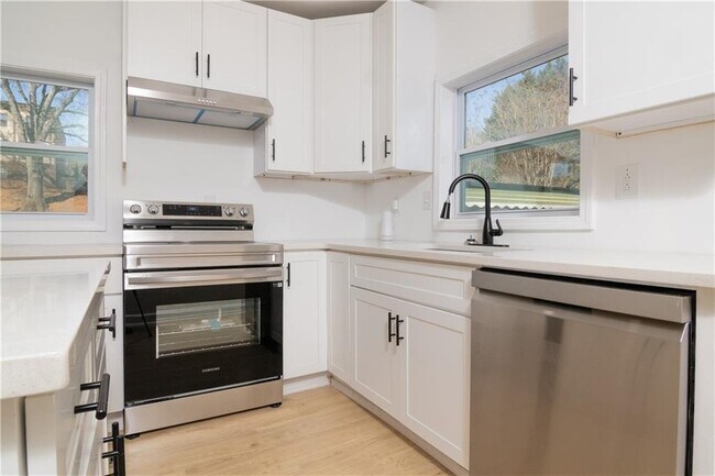 Building Photo - 1138 Moton Ave SW