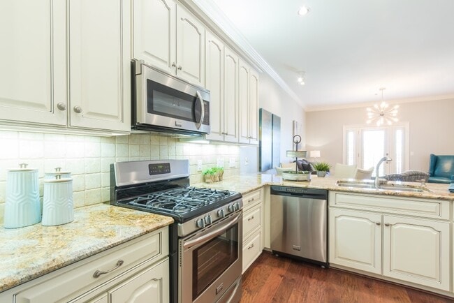 Building Photo - 2000 Bagby St