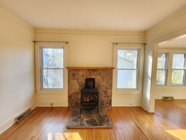 Building Photo - Wonderful Location! Black Mountain Rental