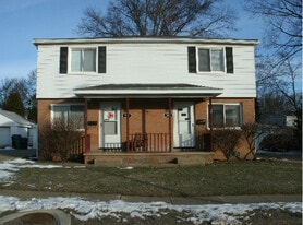 Building Photo - 905 Davis Ave