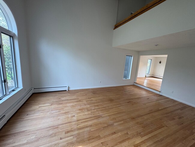 Building Photo - 20 Pearce Dr