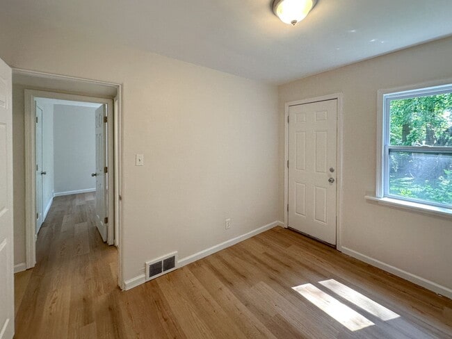 Building Photo - Beautiful 3 bed / 1 bath in Northwest Detr...