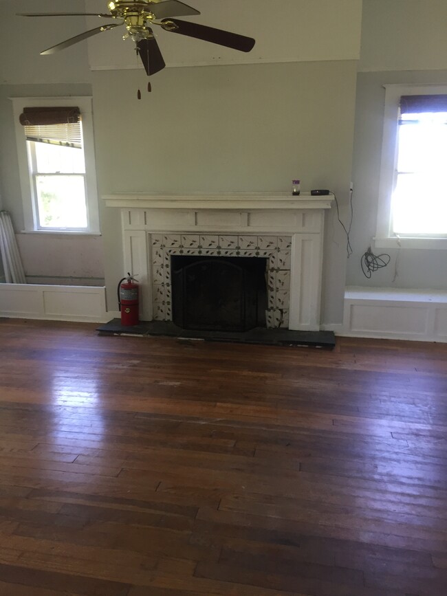 Family room with fireplace - 3278 Calumet Dr