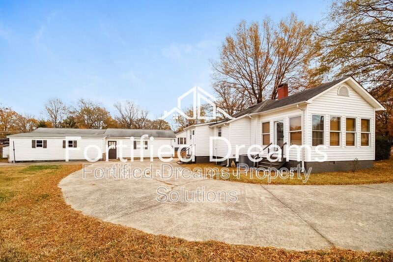 Primary Photo - 309 E 11th St