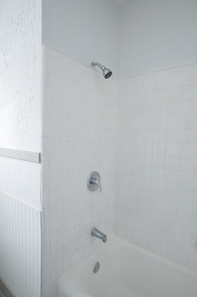 Building Photo - 501-503 W Norman