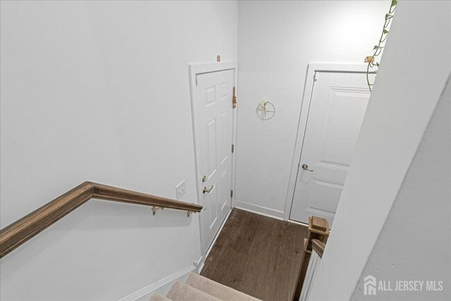 Building Photo - 33 Veterans Wy