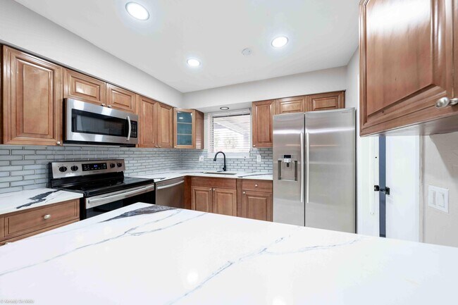 Building Photo - 120 SW 29th Terrace