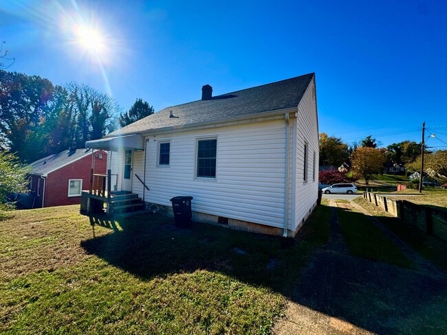 Building Photo - Lovely Home in Fort Hill Area