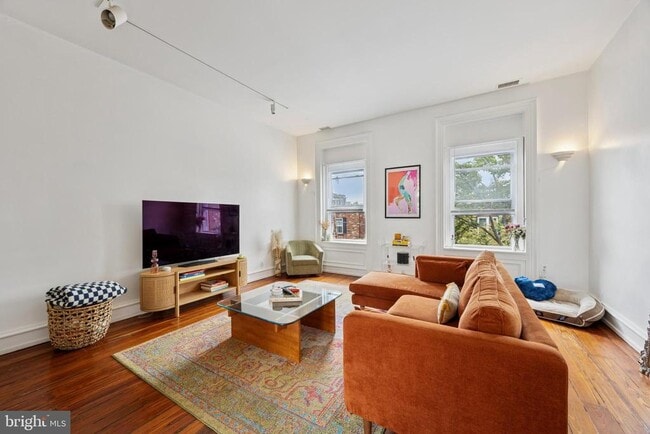 Building Photo - 1731 Bainbridge St