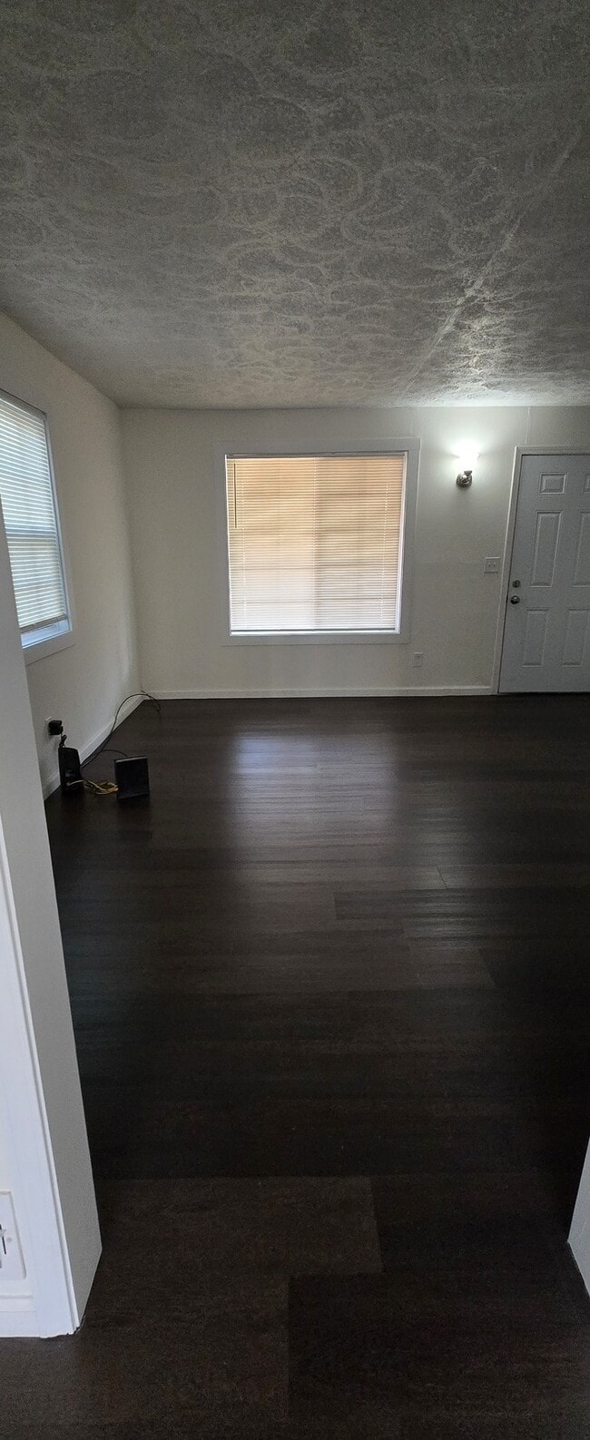 Building Photo - Beautifully Refreshed Home in the Green Acres Neighborhood