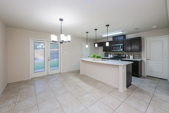 Building Photo - 704 Mercado Ln